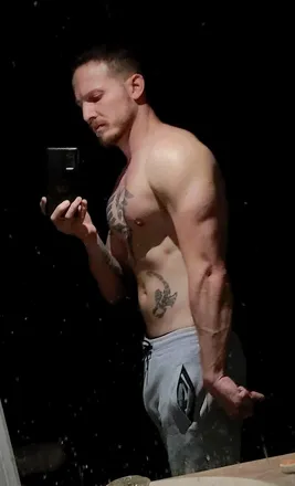 OnlyFans cuenta t-o-u header 2