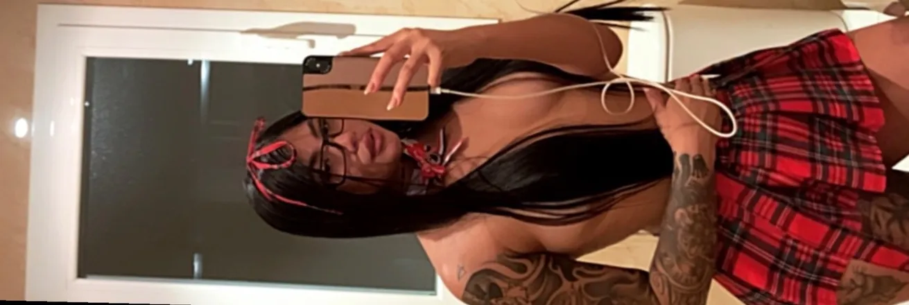 OnlyFans cuenta valentinar111 header 2