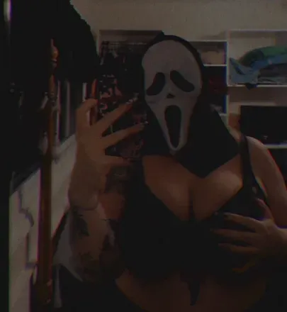 OnlyFans cuenta yourfavegothlou header 2