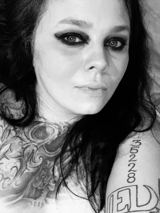 OnlyFans cuenta notyouraveragebeauty header 2