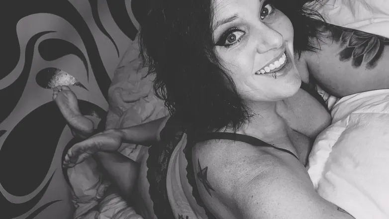 OnlyFans cuenta nerdyrockerchick header 2
