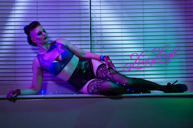 OnlyFans cuenta loveleigh header 2