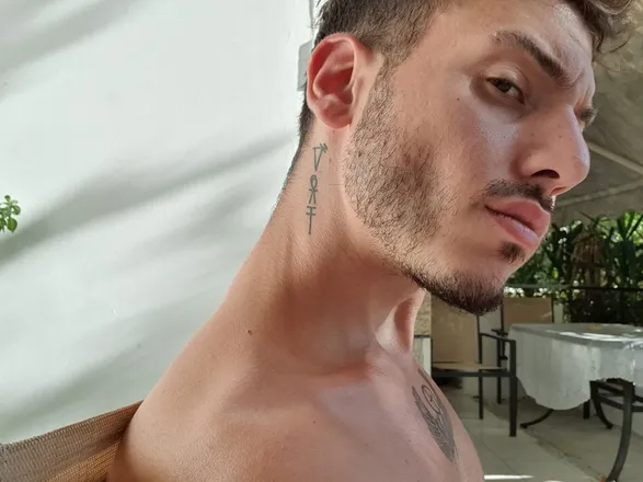 OnlyFans cuenta itschristos1 header 2