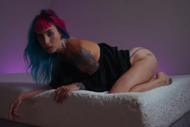 OnlyFans cuenta coral_carnival header 2