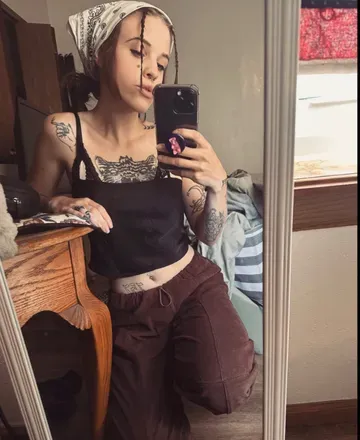 OnlyFans account  april.fool avatar 1