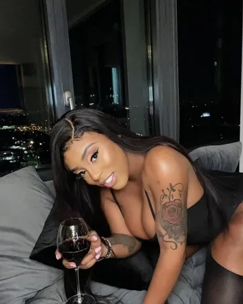 OnlyFans cuenta ebonyfreak121 header 2