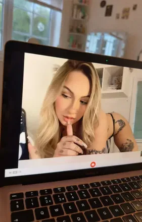 OnlyFans cuenta zeemelxx header 2
