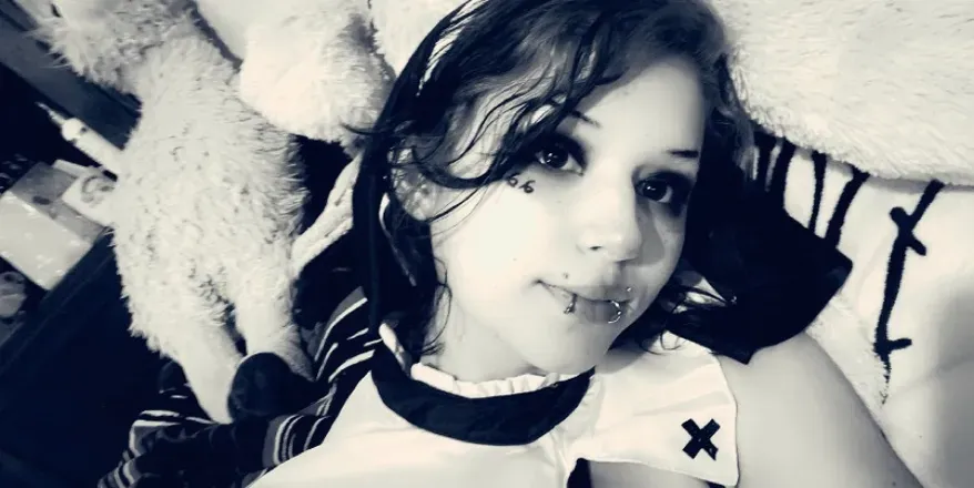 OnlyFans cuenta brattyyflowerr header 2