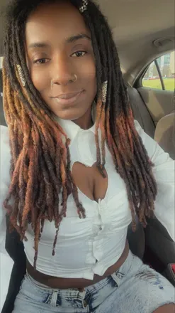 OnlyFans cuenta urfavoritechocolatemilf avatar 1
