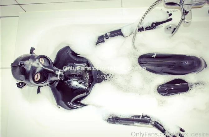 OnlyFans cuenta latex-desire header 2