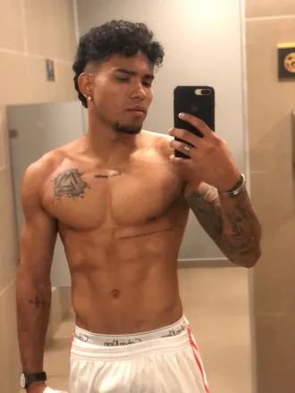 OnlyFans cuenta logan_sandlers7 header 2