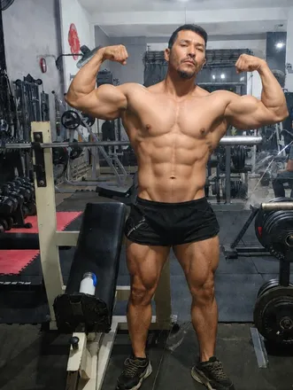 OnlyFans account  u326057256 header 2