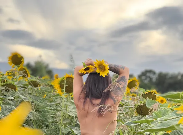 OnlyFans account  dzseniferkerenyi header 2