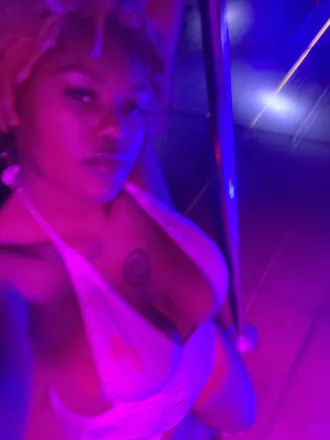 OnlyFans cuenta iam_karma header 2