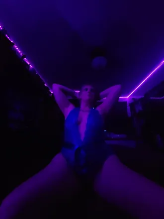 OnlyFans cuenta foxy8090 header 2