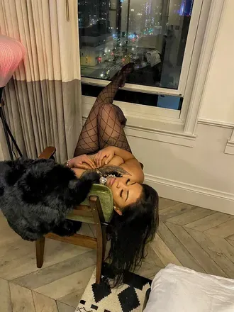 OnlyFans account  long.munae header 2