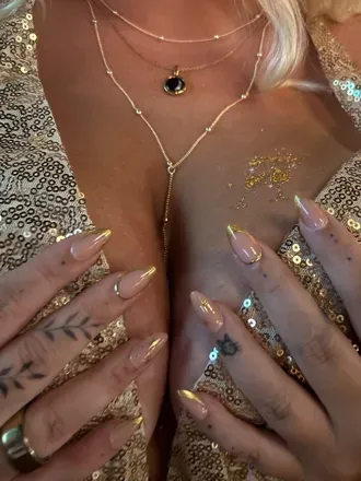 OnlyFans account  goldtitsbby header 2