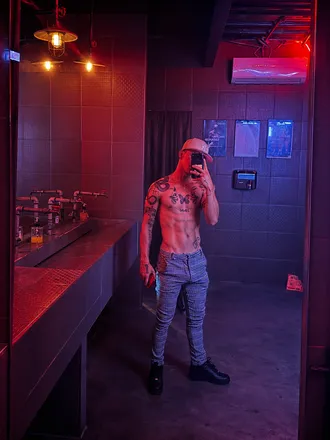 OnlyFans account  adriancardenas header 2