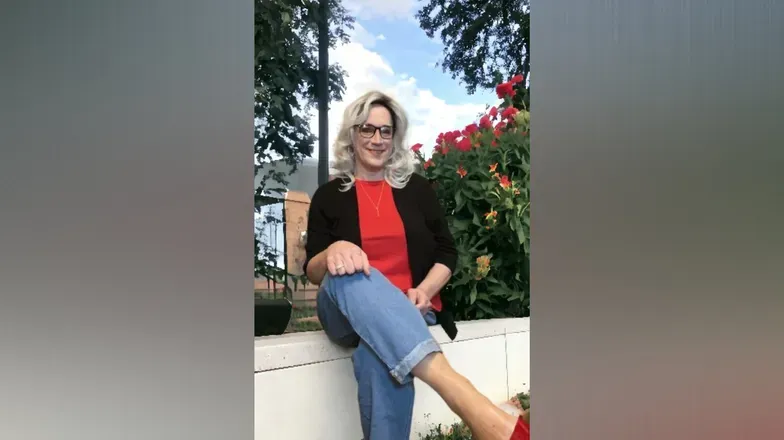 OnlyFans cuenta lori_clark header 2