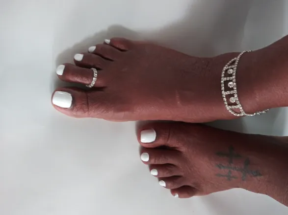 OnlyFans cuenta royalfancyfeet header 2