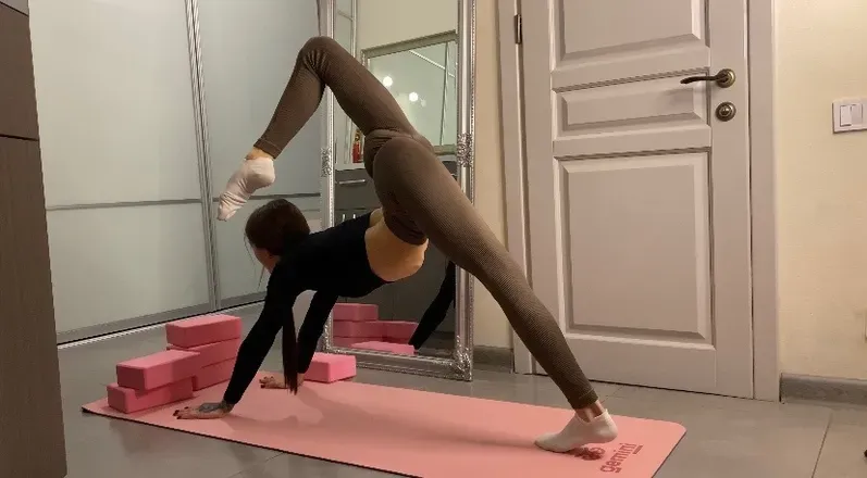 OnlyFans account  flexiann header 2