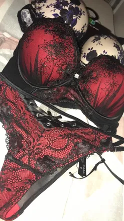 OnlyFans cuenta hellobitxhes header 2
