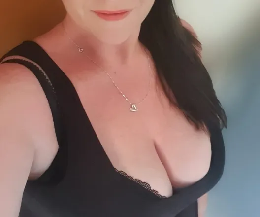OnlyFans account  flirtydirtywifey header 2