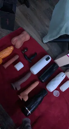 OnlyFans cuenta justwearingonlyglocks header 2