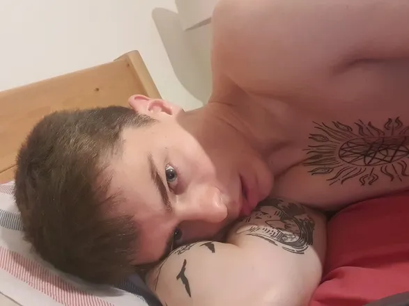 OnlyFans cuenta u261845422 header 2