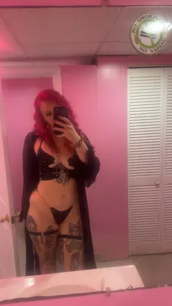 OnlyFans cuenta riotwithviolet1 avatar 1