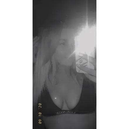 OnlyFans cuenta megoliver21 avatar 1