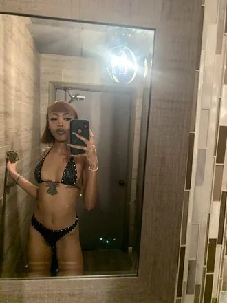 OnlyFans cuenta myeezzyy header 2