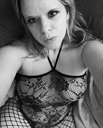 OnlyFans cuenta hornysurreycouple83 avatar 1
