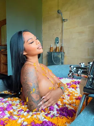 OnlyFans account  toki3 header 2