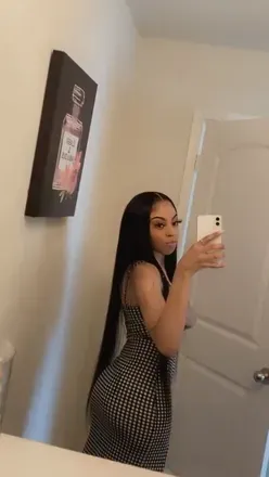 OnlyFans of shee2wet
