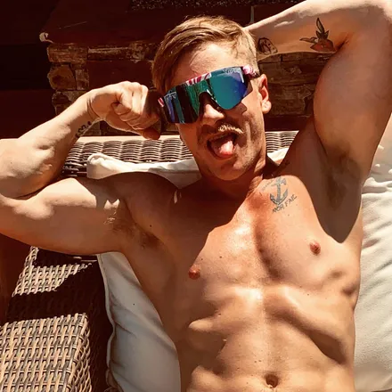 OnlyFans cuenta chrisblades69 header 2