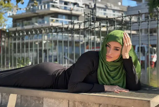 OnlyFans cuenta malikafaris header 2