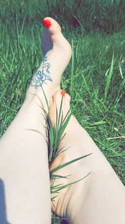 OnlyFans cuenta feeetiess header 2
