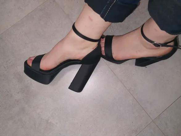 OnlyFans cuenta rosie_ft header 2