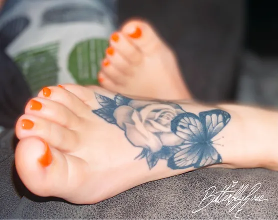OnlyFans account  abutterflyrose header 2