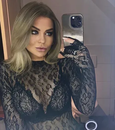 OnlyFans cuenta julia235 avatar 1