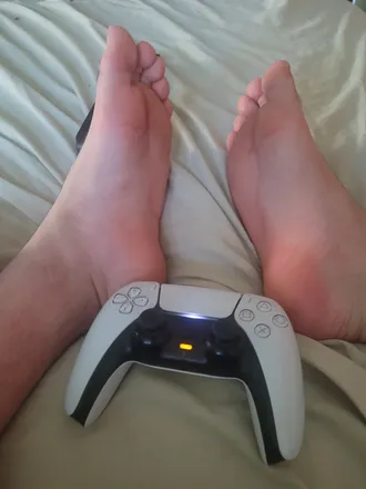 OnlyFans cuenta feetzy2001 header 2
