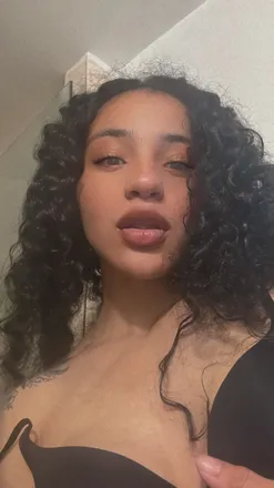 OnlyFans cuenta curlyygabb header 2