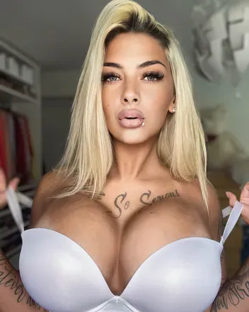 OnlyFans account  deminecka header 2