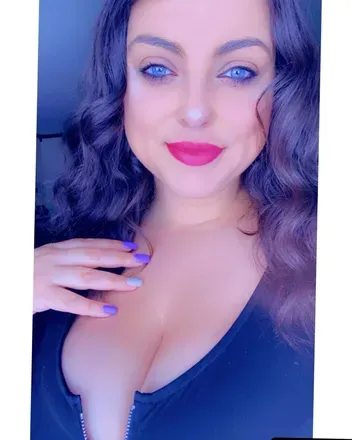 OnlyFans account  uselessqueen avatar 1