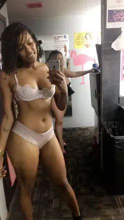 OnlyFans cuenta goldengal25 avatar 1