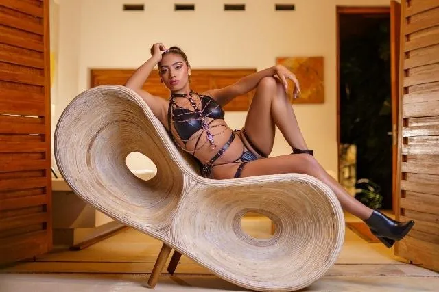 OnlyFans cuenta saraycorrea99 header 2