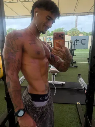 OnlyFans cuenta wakikitweetz header 2