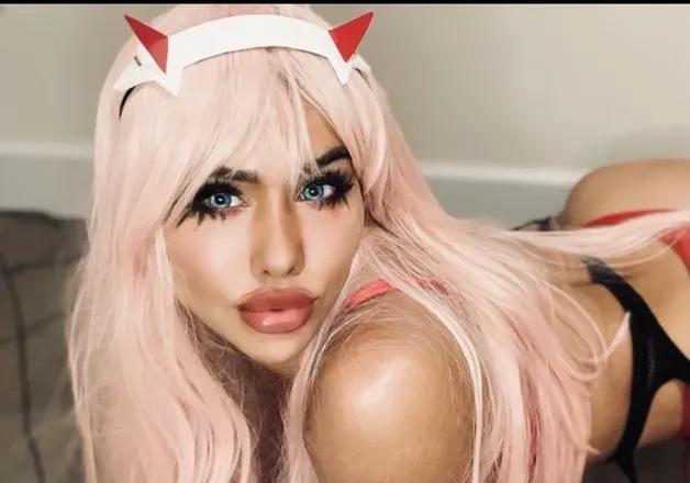 OnlyFans account  shell_cristal header 2