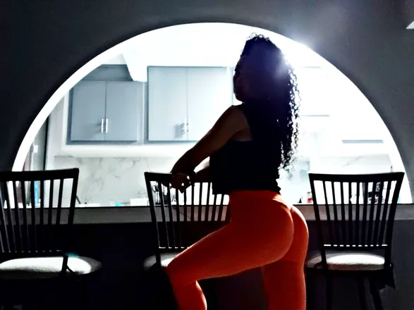 OnlyFans cuenta curlybathory header 2